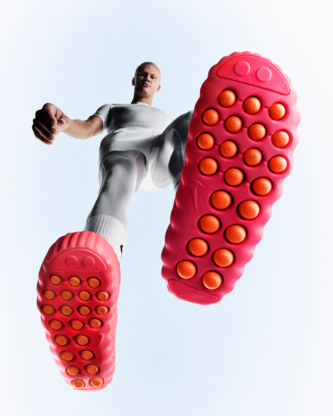 Campanha Nike Mind com atleta usando o modelo em contexto editorial