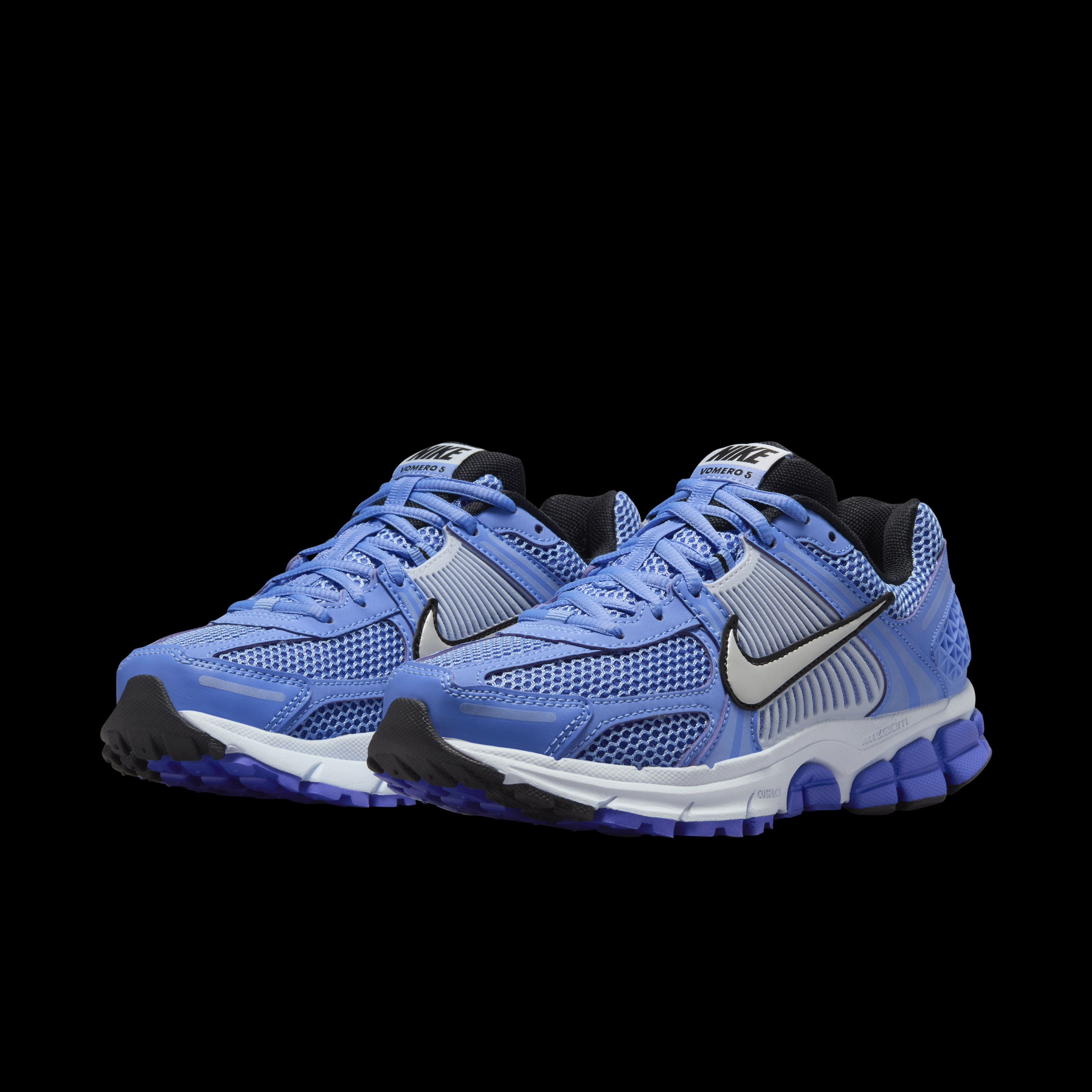 新品 NIKE ボメロ5 限定発売 機能性を追求したテクニカルな一足 希少 新品 NIKE ボメロ5 限定発売 機能性を追求したテクニカルな一足