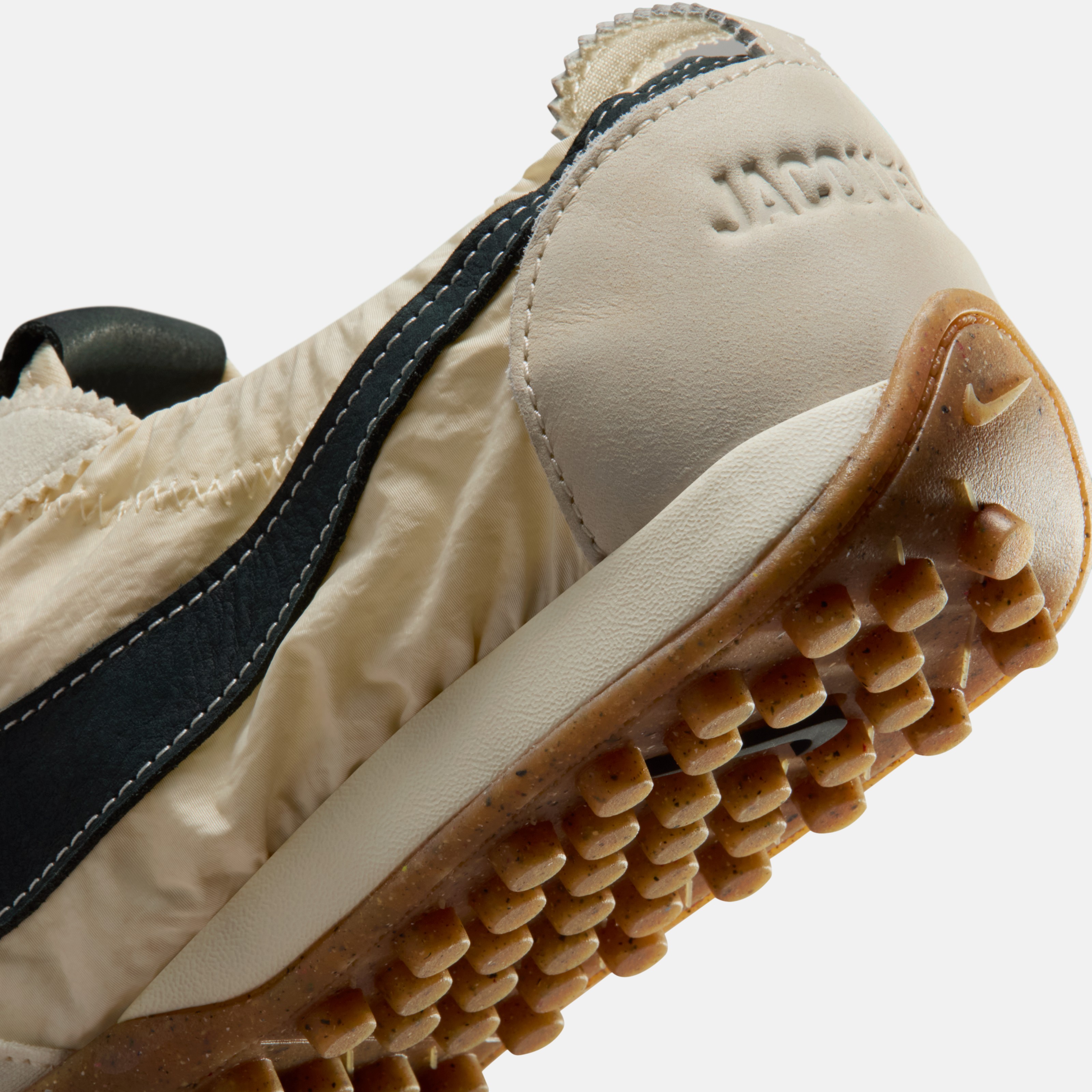 Nikeとジャックムスがタッグを組み、アイコニックなムーンシューズを今