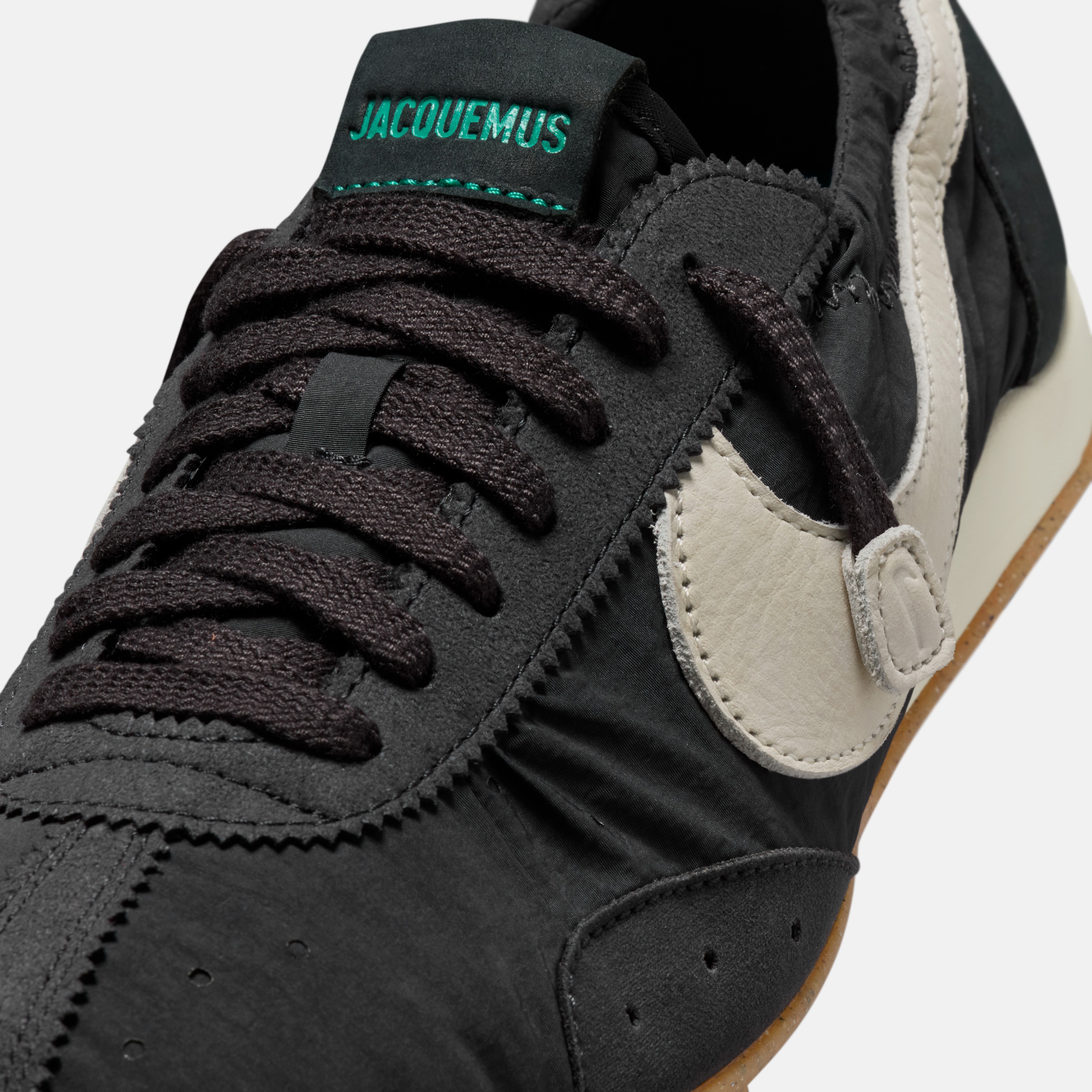 Nikeとジャックムスがタッグを組み、アイコニックなムーンシューズを今