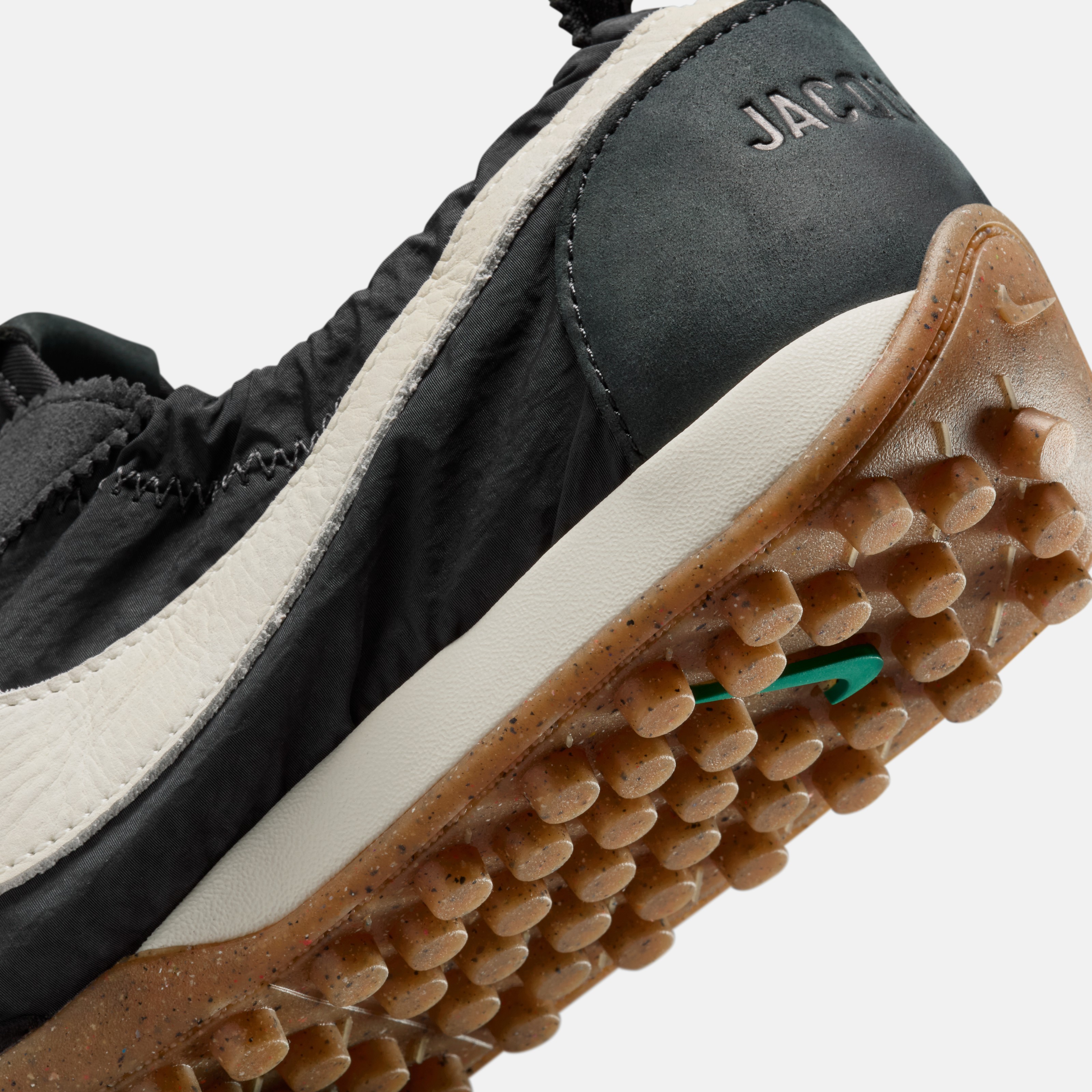 Nikeとジャックムスがタッグを組み、アイコニックなムーン