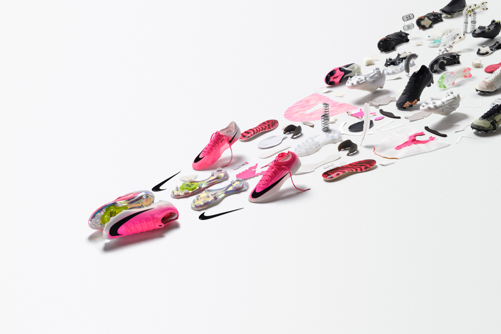 スピードを追求したデザイン：Nikeがサッカースパイクの新作