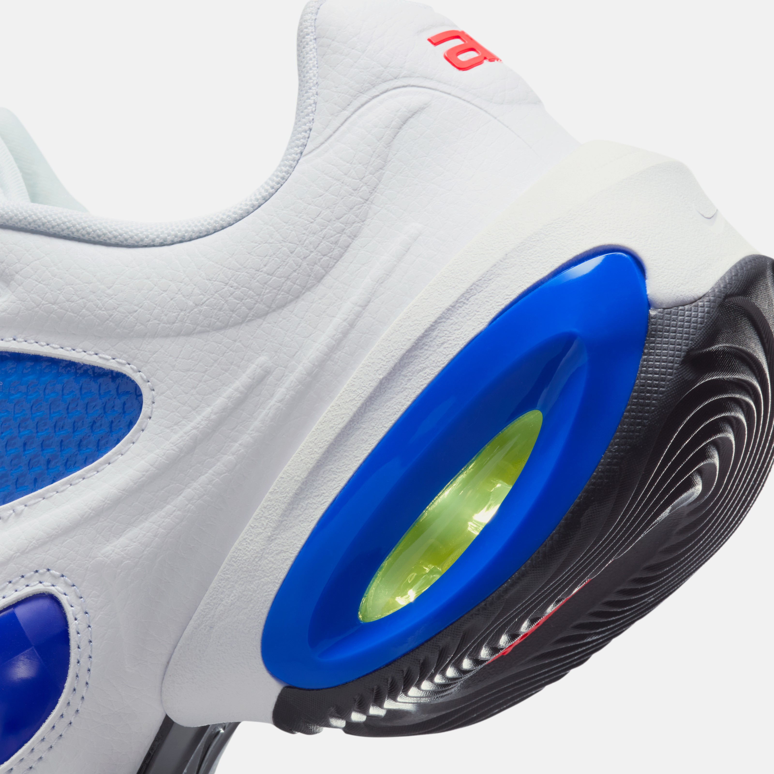 Nikeとヴェネダ・カーターとのコラボ、エア マックス ミューズの鮮やか