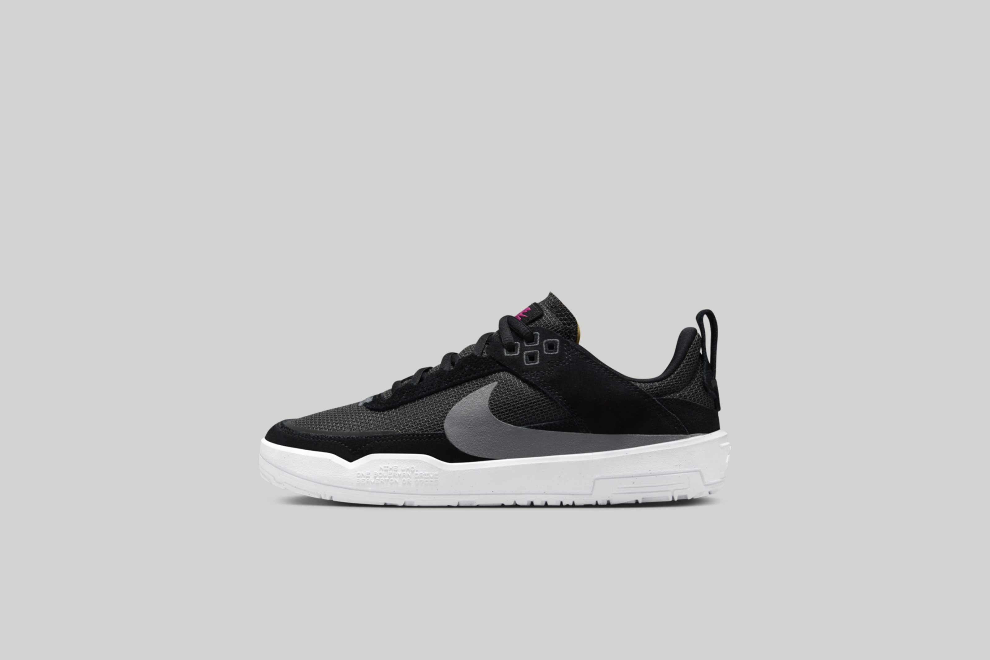 Nike SBから初めてのキッズシューズ、デイ ワンが登場 — NIKE, Inc.