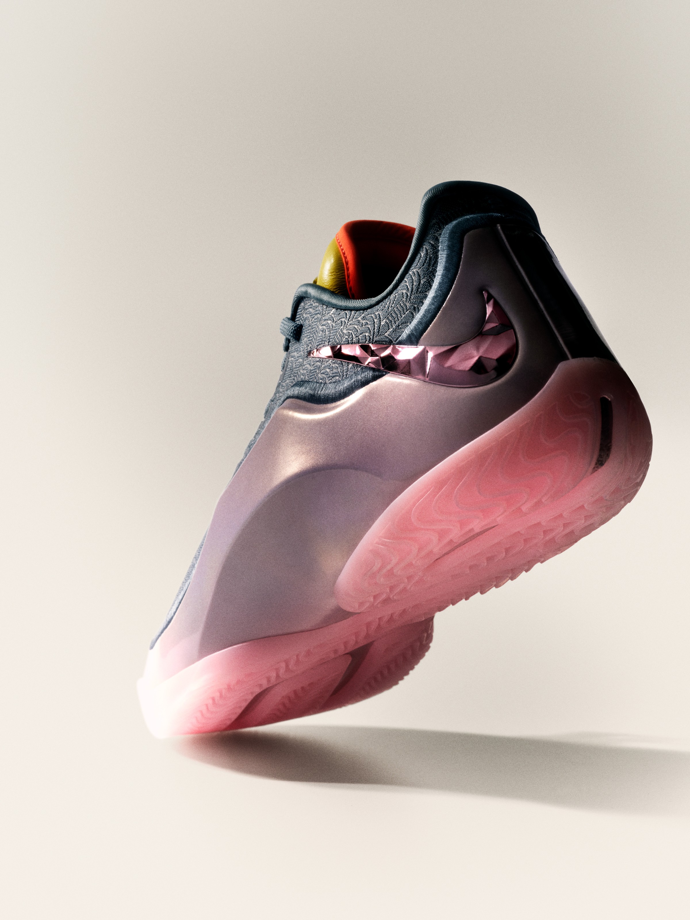 レブロン・ジェームズ 限定アート 23 LeBron 23 Official Images — NIKE, Inc.