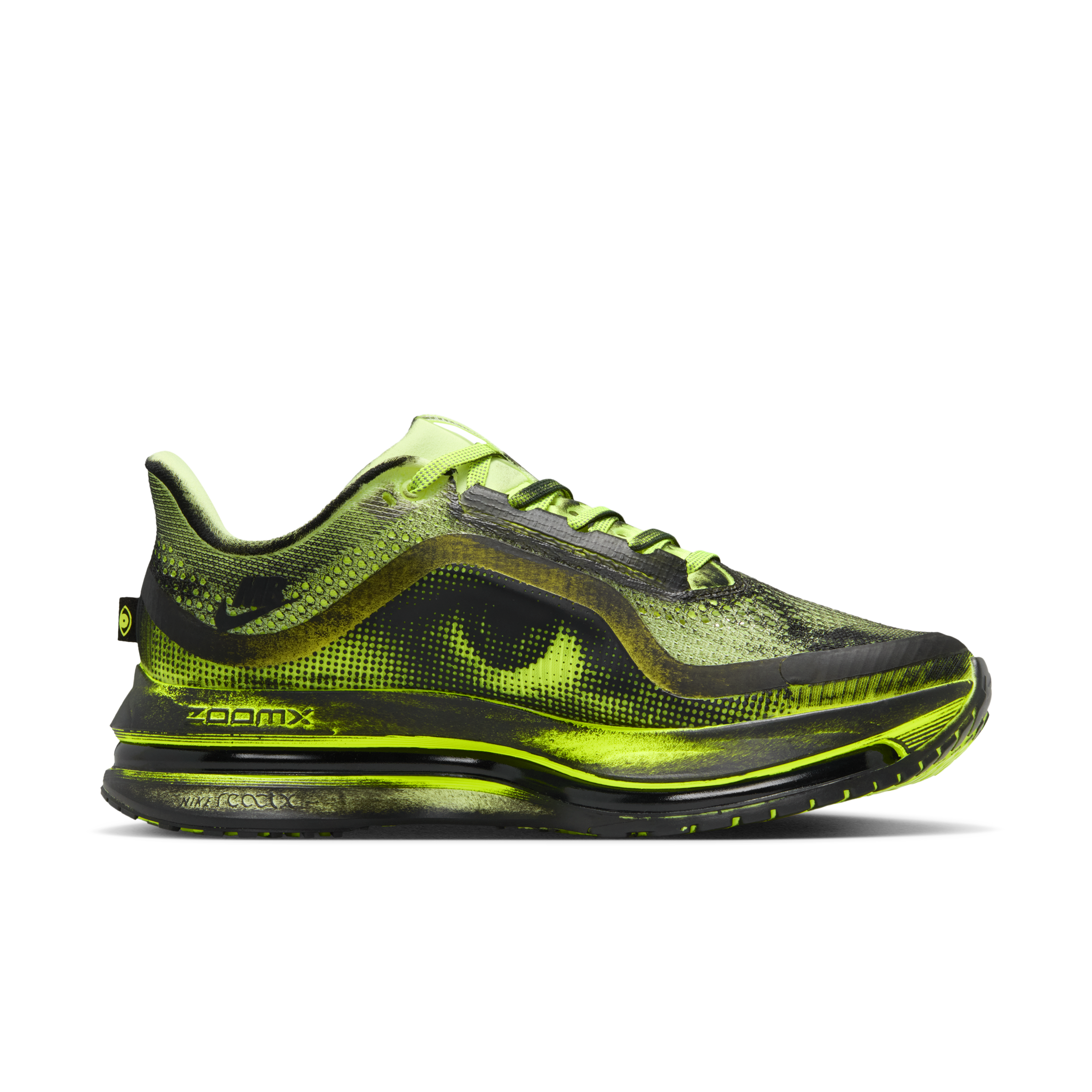 Nikeとメリッタ・バウマイスターがアバンギャルドな視点からボメロ Nikeとメリッタ・バウマイスターがアバンギャルドな視点からボメロ