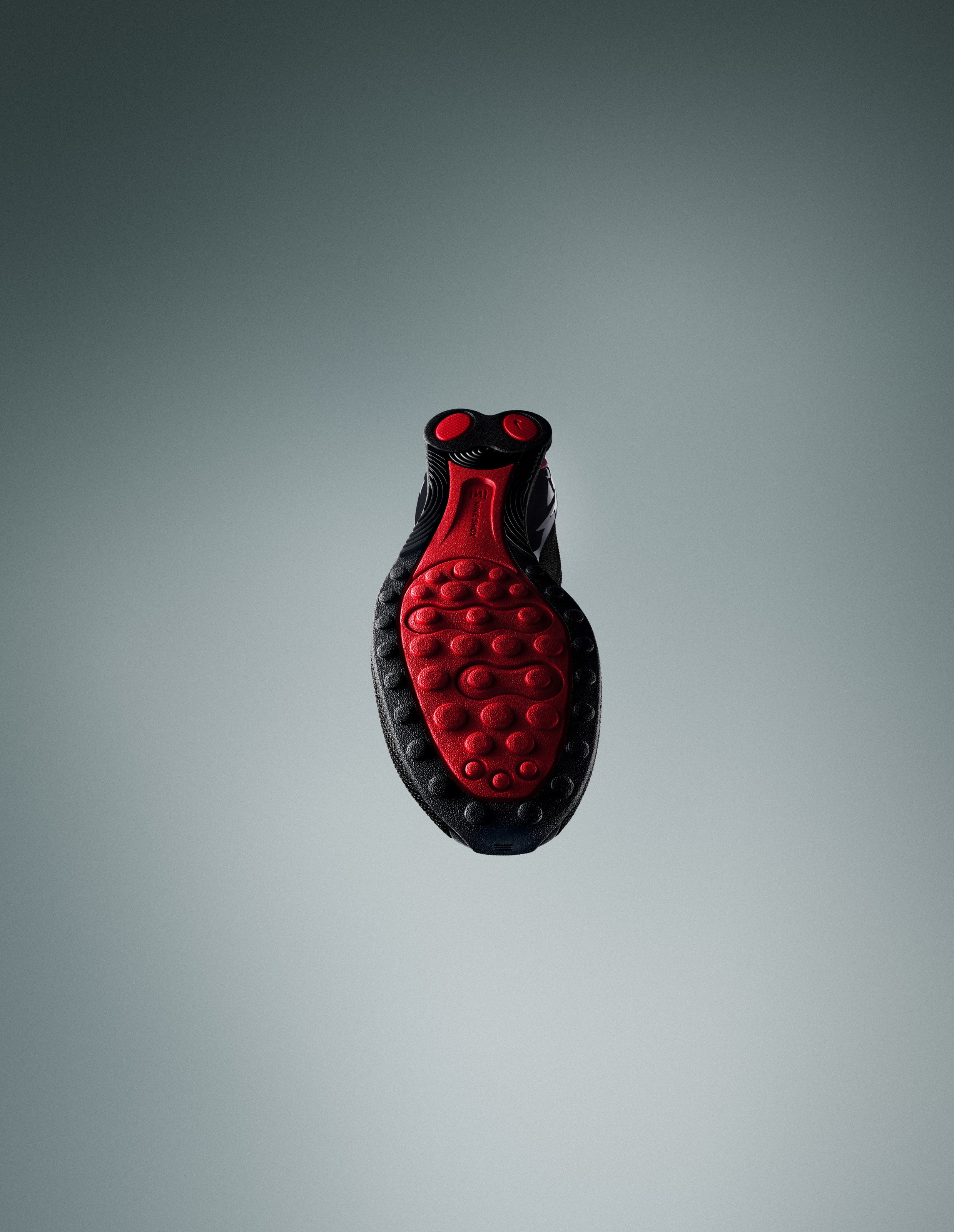 Nikeがスポーツウェア モデル「ショックス Z」を発表、常識を覆す洗練