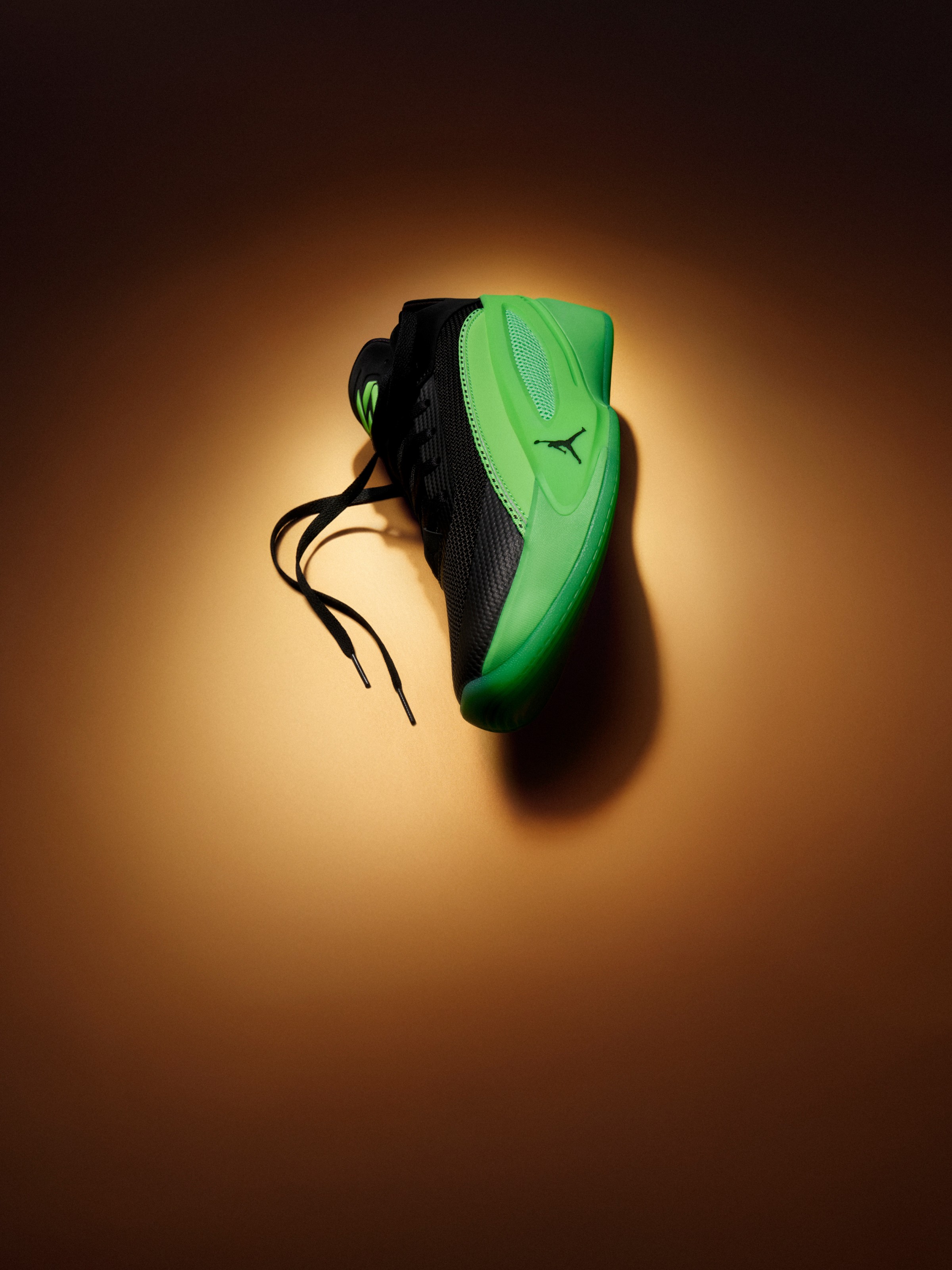 Jordanブランドのルカ 5：バスケットボールプレーヤーが自信を持って