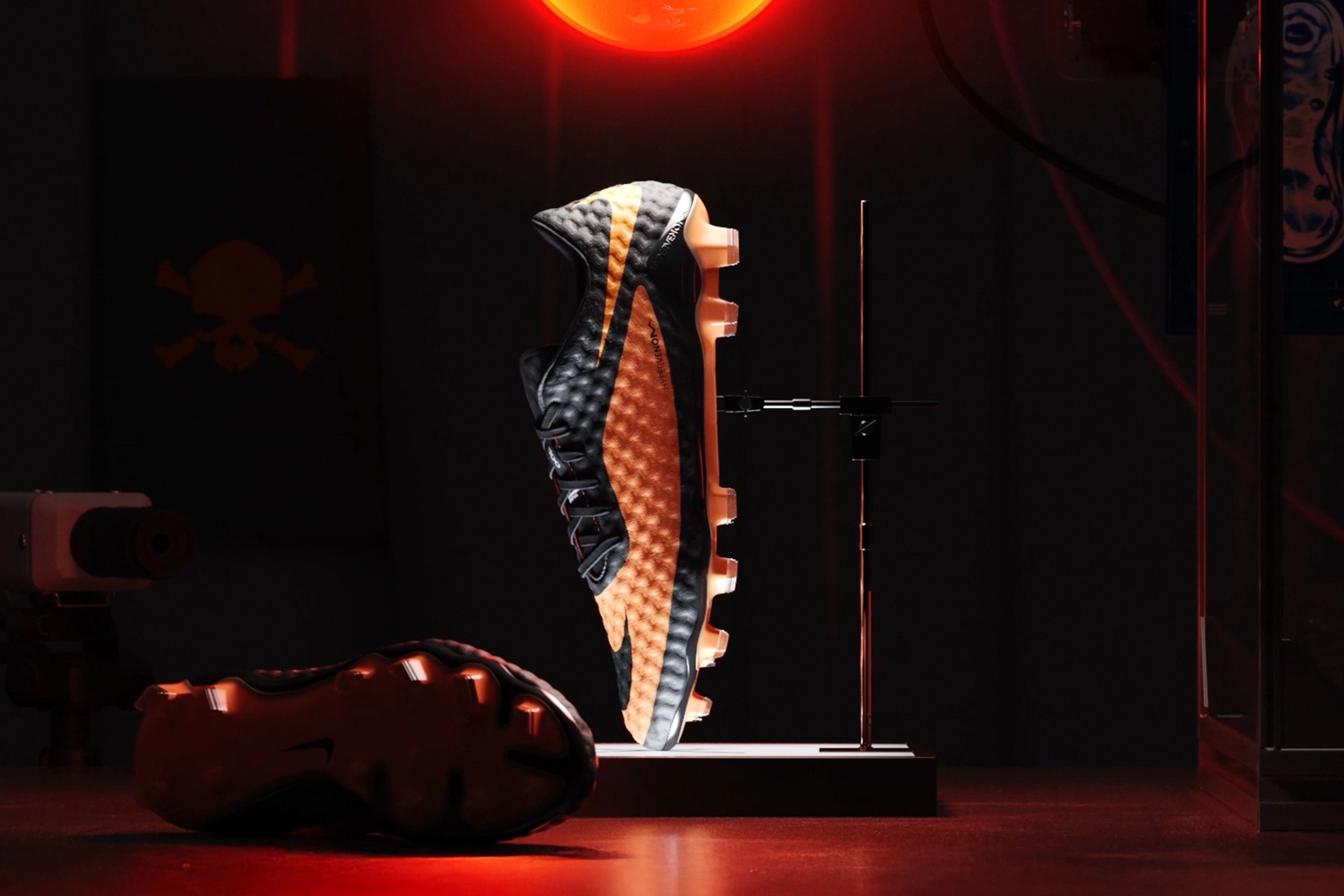 ナイキ ハイパーヴェノム RGN SE FG 28cm Nike、アイコニックなハイパーヴェノム RGNサッカースパイクを