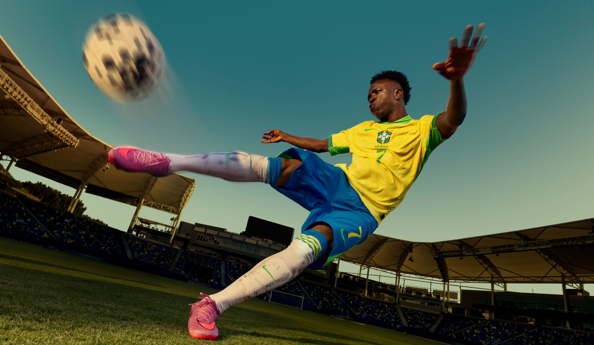 Nike bringt sein Motto "Just Do It" mit der Kampagne "Why Do It?" für ...