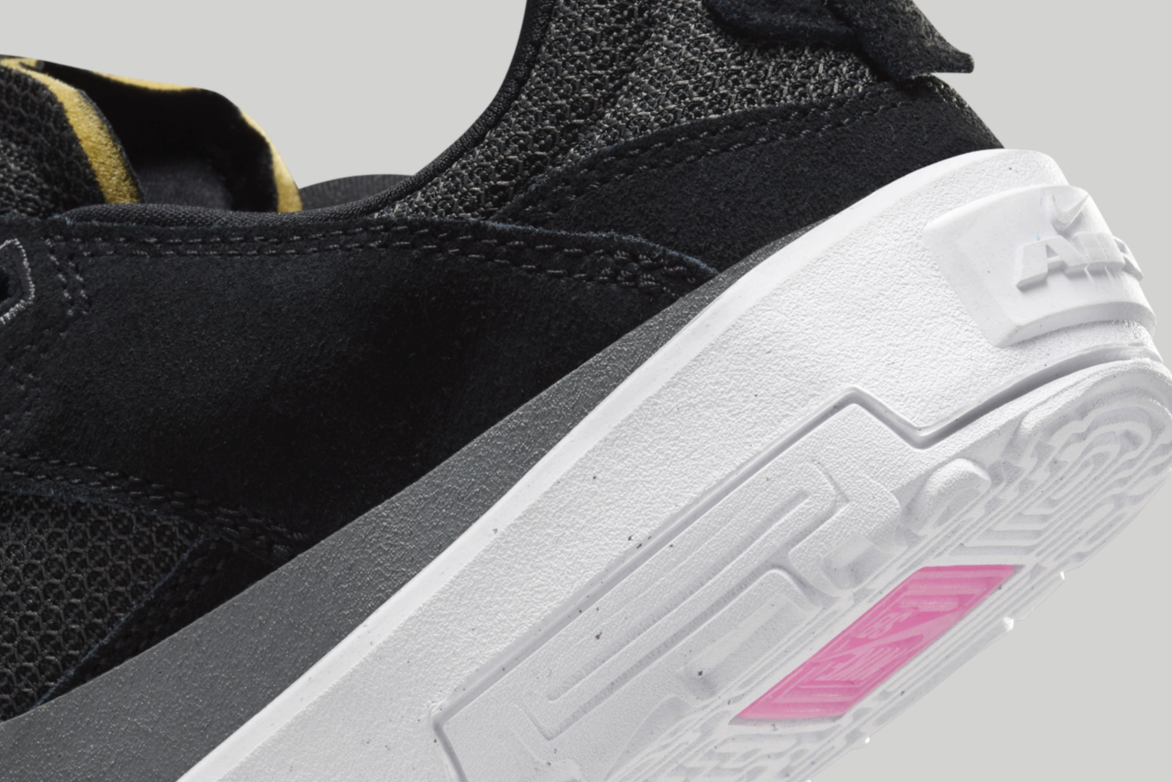 Detail view of the kids Nike SB Day One in black, featuring the Zoom Air unit in the heel that helps with cushioning for big impact tricks.