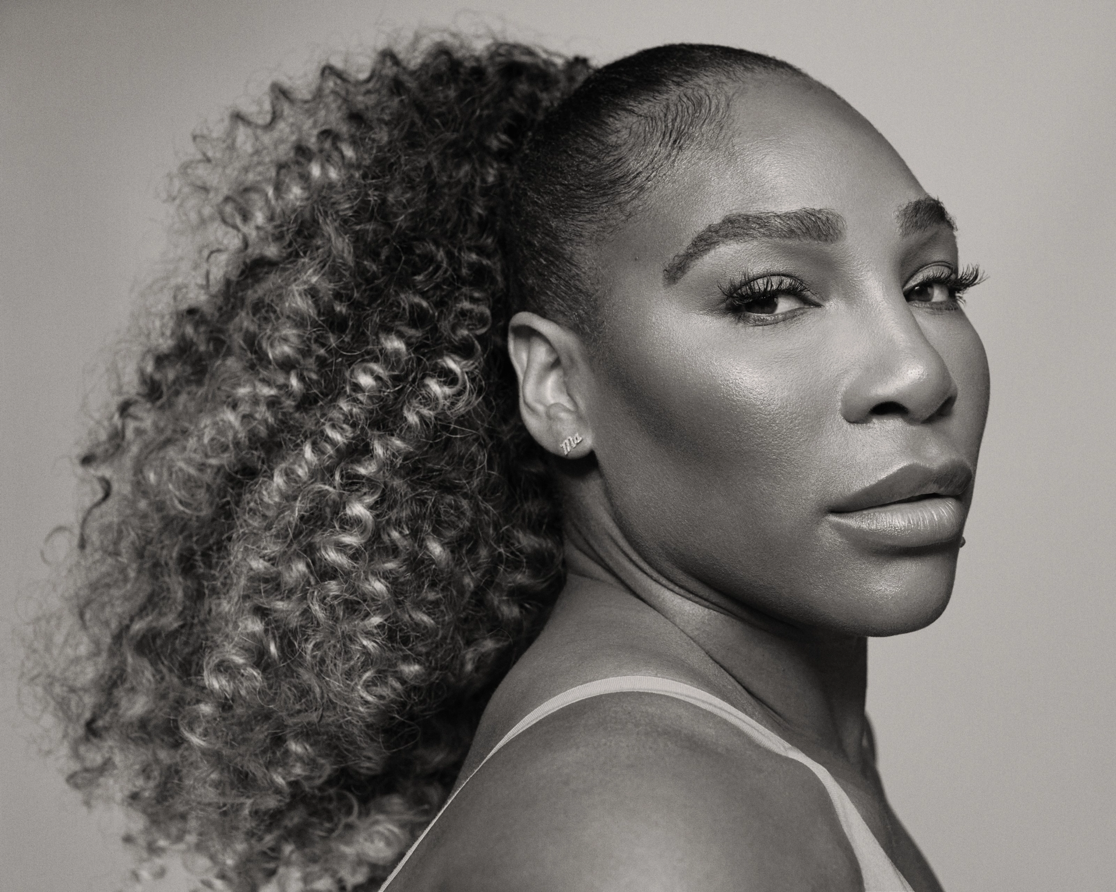 Black and white side angled view of Serena Williams.
